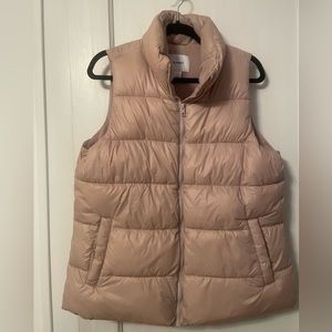 Old Navy Puffer vest, light sorrel,‎ size large